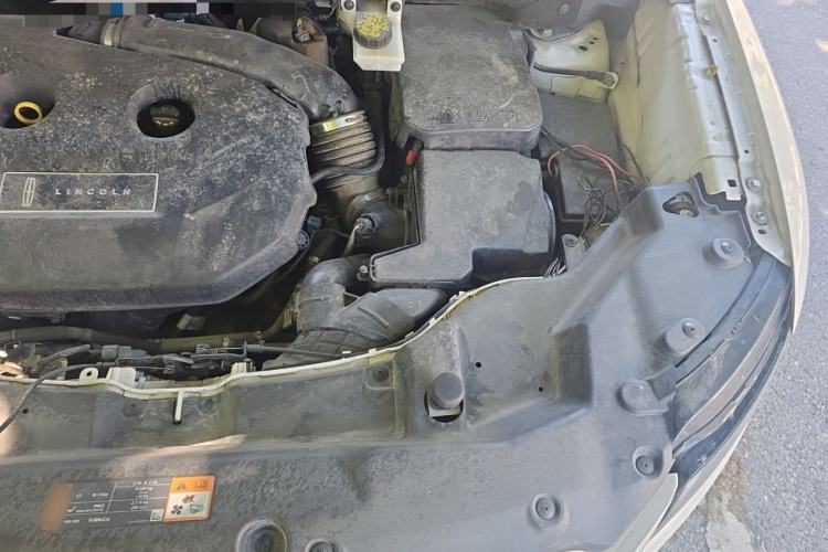 Used Lincoln MKC 2018 2.0T Two-Wheel Drive Deluxe Edition Engine Bay Left