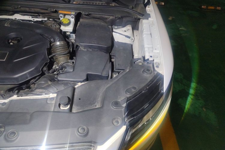 Used Lincoln MKC 2018 2.0T Two-Wheel Drive Deluxe Edition Engine Bay Left
