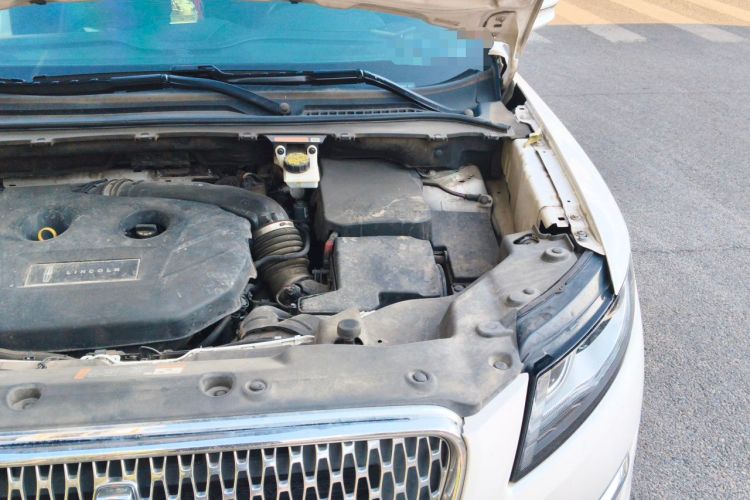 Used Lincoln MKC 2018 2.0T Two-Wheel Drive Deluxe Edition Engine Bay Left