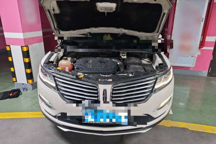 Used Lincoln MKC 2018 2.0T Two-Wheel Drive Deluxe Edition Engine Bay