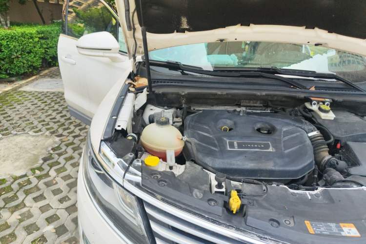 Used Lincoln MKC 2018 2.0T Four-Wheel Drive Zunya Edition Engine Bay Right