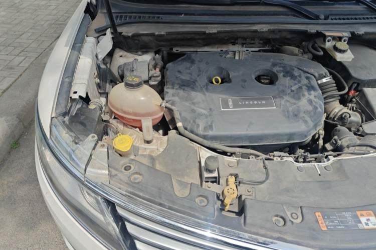 Used Lincoln MKC 2018 2.0T Two-Wheel Drive Zunyue Edition Engine Bay Right