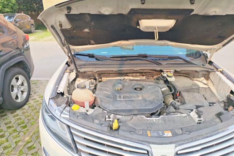 Used Lincoln MKC 2018 2.0T Four-Wheel Drive Zunya Edition Engine Bay Right