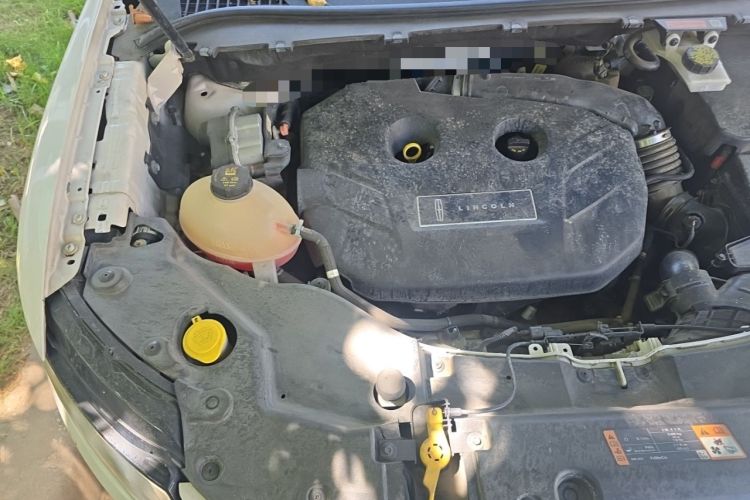 Used Lincoln MKC 2018 2.0T Two-Wheel Drive Deluxe Edition Engine Bay Right