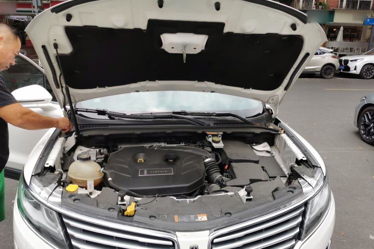 Used Lincoln MKC 2018 2.0T Two-Wheel Drive Luxury Edition Engine Bay