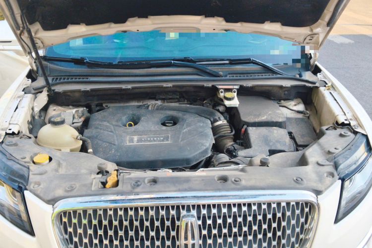 Used Lincoln MKC 2018 2.0T Two-Wheel Drive Deluxe Edition Engine Bay