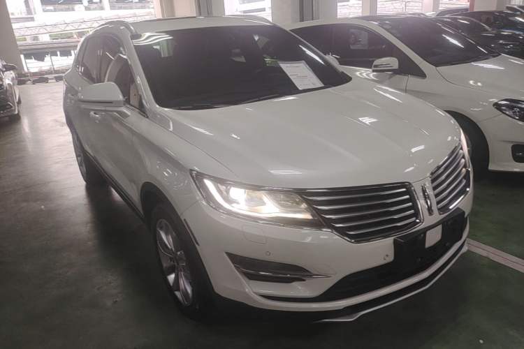 Used Lincoln MKC 2018 2.0T Four-Wheel Drive Zunya Edition Front Right 45 Deg