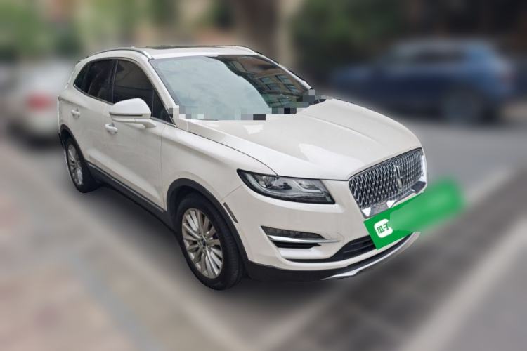 Used Lincoln MKC 2018 2.0T Two-Wheel Drive Deluxe Edition Front Right 45 Deg