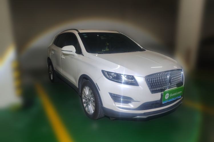 Used Lincoln MKC 2018 2.0T Two-Wheel Drive Deluxe Edition Front Right 45 Deg