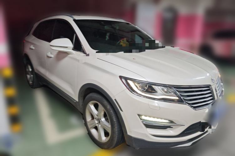 Used Lincoln MKC 2018 2.0T Two-Wheel Drive Deluxe Edition Front Right 45 Deg
