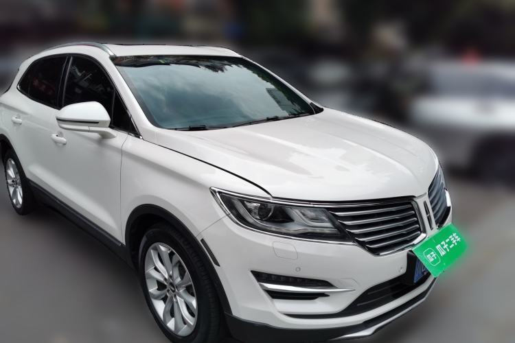 Used Lincoln MKC 2018 2.0T Two-Wheel Drive Luxury Edition Front Right 45 Deg