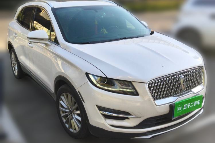 Used Lincoln MKC 2018 2.0T Two-Wheel Drive Deluxe Edition Front Right 45 Deg