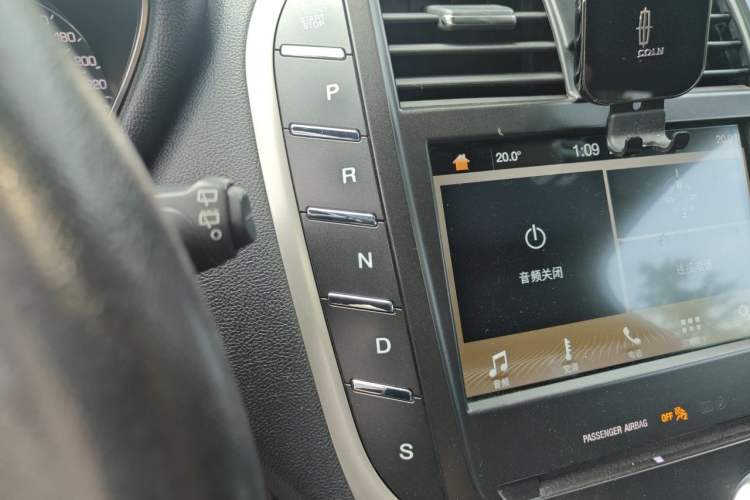 Used Lincoln MKC 2018 2.0T Two-Wheel Drive Zunyue Edition Gear Lever
