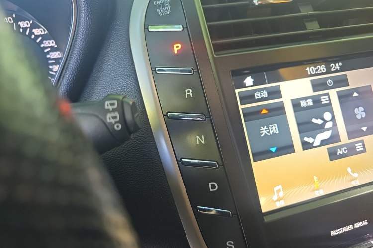 Used Lincoln MKC 2018 2.0T Two-Wheel Drive Deluxe Edition Gear Lever