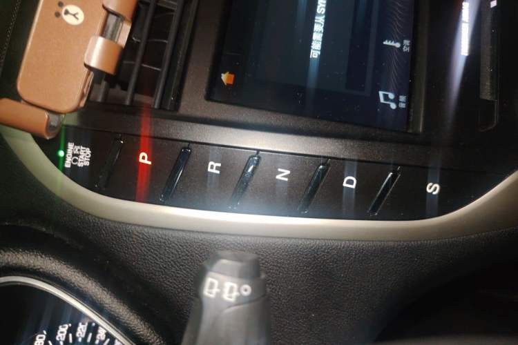 Used Lincoln MKC 2018 2.0T Two-Wheel Drive Deluxe Edition Gear Lever