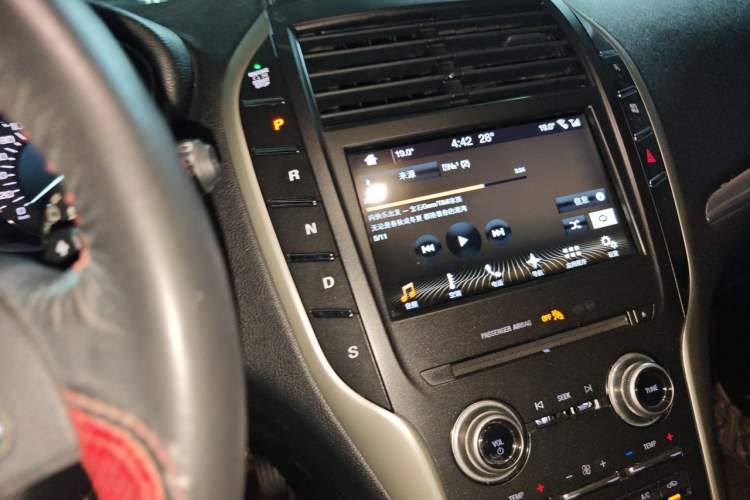 Used Lincoln MKC 2018 2.0T Two-Wheel Drive Deluxe Edition Gear Lever