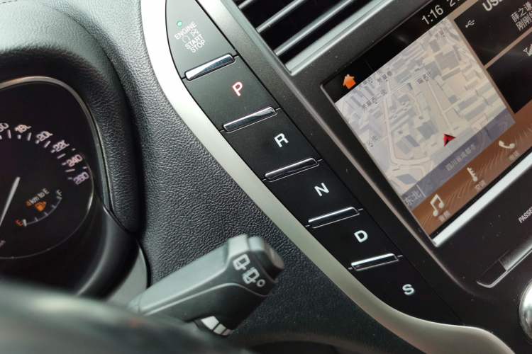 Used Lincoln MKC 2018 2.0T Two-Wheel Drive Luxury Edition Gear Lever
