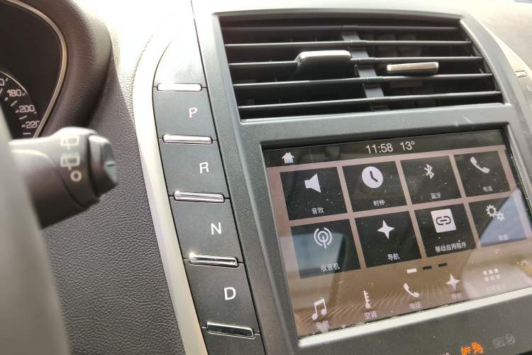 Used Lincoln MKC 2018 2.0T Two-Wheel Drive Luxury Edition Gear Lever