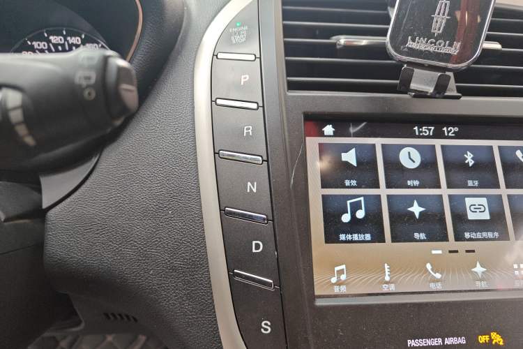 Used Lincoln MKC 2018 2.0T Two-Wheel Drive Deluxe Edition Gear Lever