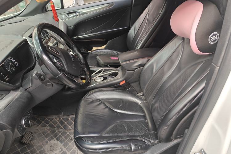 Used Lincoln MKC 2018 2.0T Two-Wheel Drive Deluxe Edition Left Front Seat