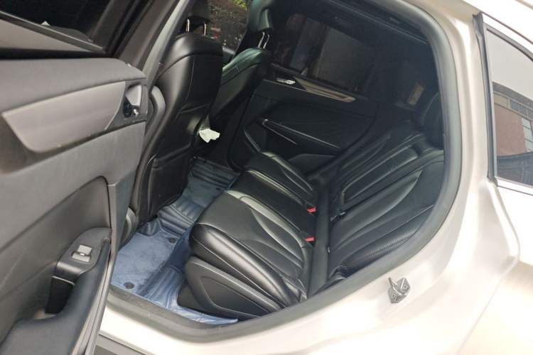 Used Lincoln MKC 2018 2.0T Two-Wheel Drive Deluxe Edition Left Rear Seat