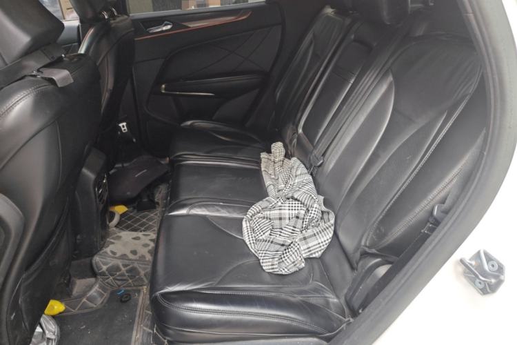 Used Lincoln MKC 2018 2.0T Two-Wheel Drive Deluxe Edition Left Rear Seat