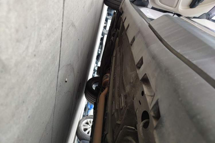 Used Lincoln MKC 2018 2.0T Two-Wheel Drive Luxury Edition Left Side Sill