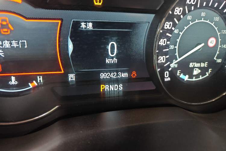 Used Lincoln MKC 2018 2.0T Two-Wheel Drive Deluxe Edition Odometer Close Up