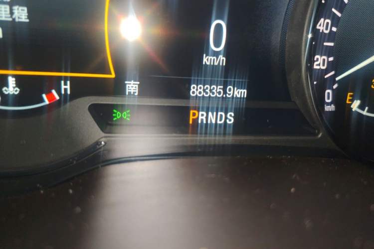 Used Lincoln MKC 2018 2.0T Two-Wheel Drive Deluxe Edition Odometer Close Up
