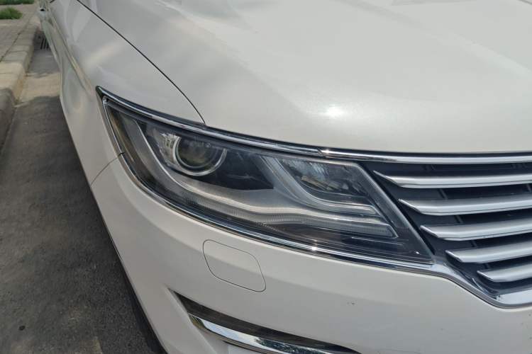 Used Lincoln MKC 2018 2.0T Two-Wheel Drive Zunyue Edition Right Front Headlight