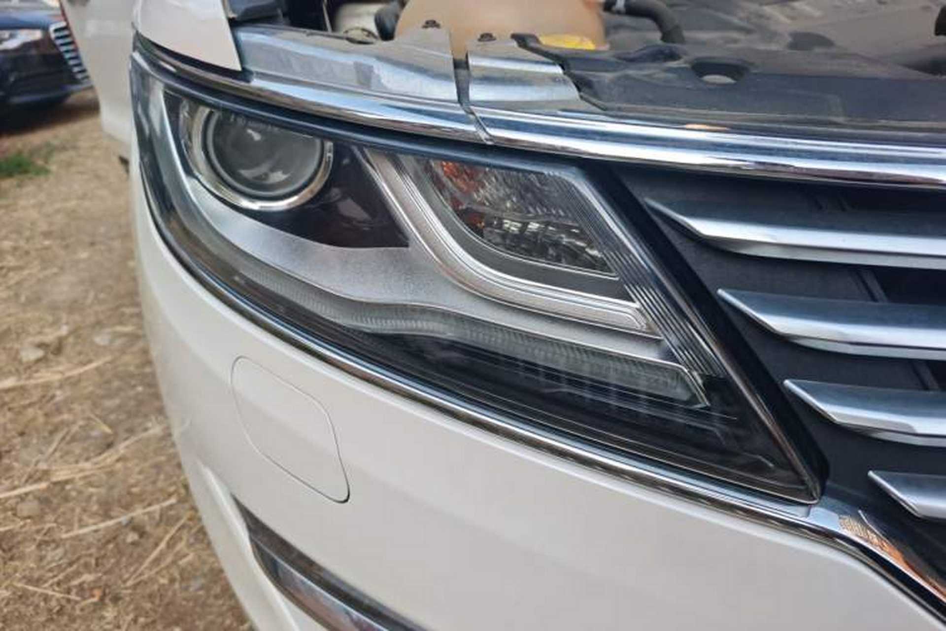 Used Lincoln MKC 2018 2.0T Two-Wheel Drive Deluxe Edition Right Front Headlight