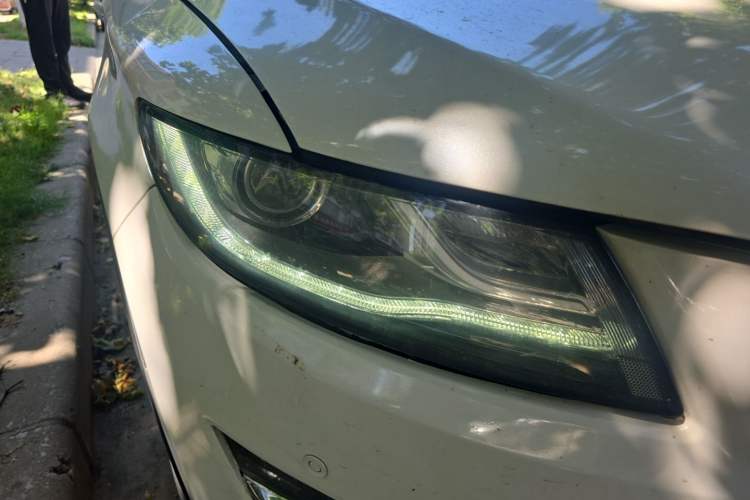 Used Lincoln MKC 2018 2.0T Two-Wheel Drive Deluxe Edition Right Front Headlight