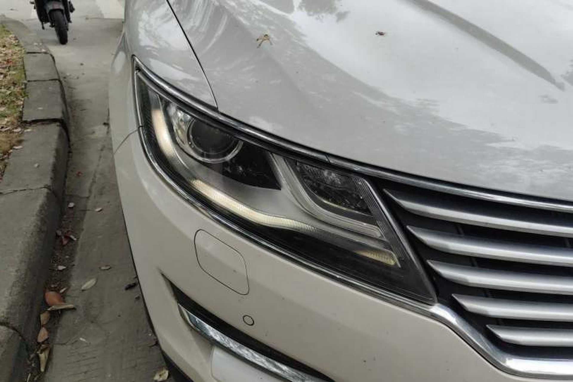 Used Lincoln MKC 2018 2.0T Two-Wheel Drive Luxury Edition Right Front Headlight