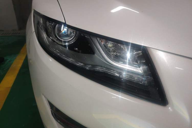 Used Lincoln MKC 2018 2.0T Two-Wheel Drive Deluxe Edition Right Front Headlight