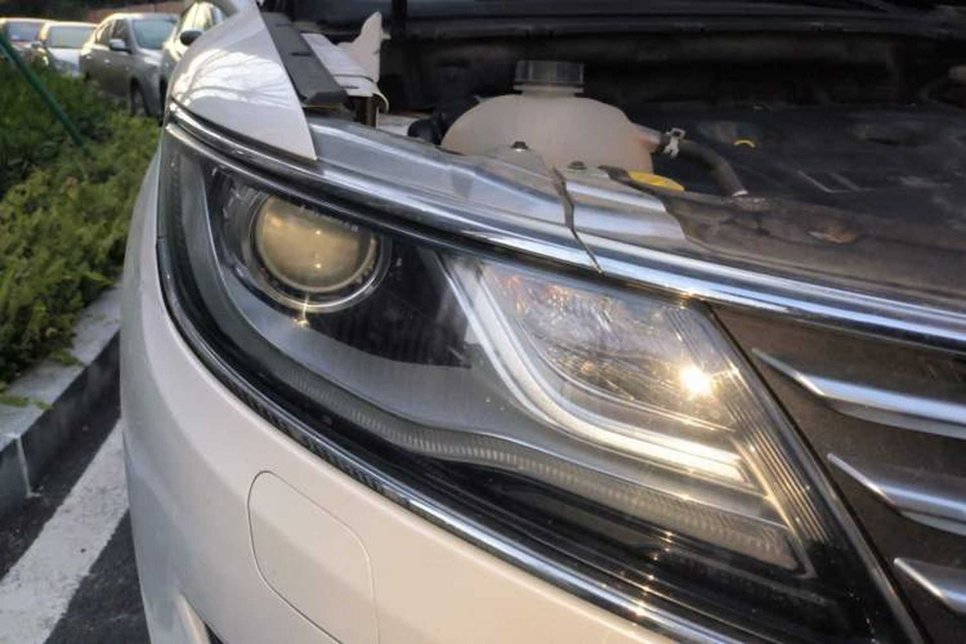Used Lincoln MKC 2018 2.0T Two-Wheel Drive Luxury Edition Right Front Headlight