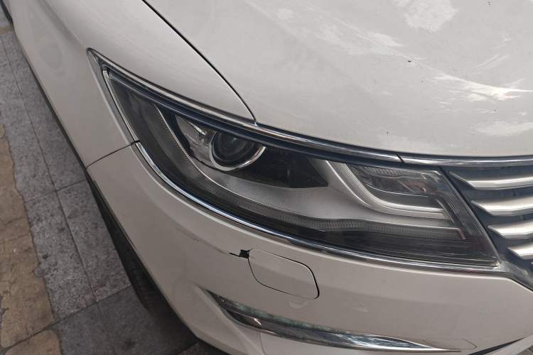 Used Lincoln MKC 2018 2.0T Two-Wheel Drive Deluxe Edition Right Front Headlight
