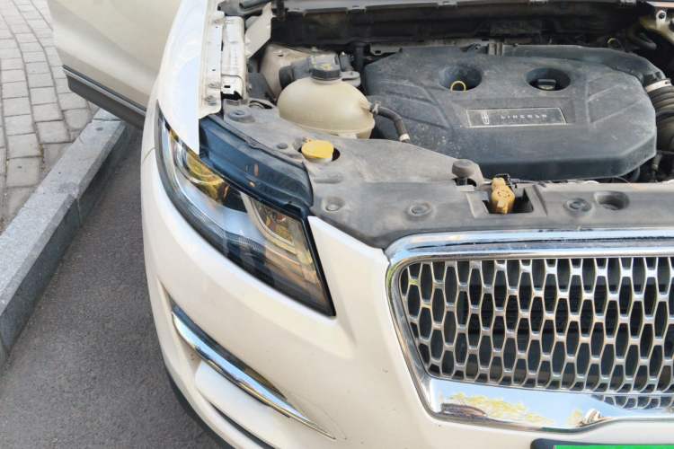 Used Lincoln MKC 2018 2.0T Two-Wheel Drive Deluxe Edition Right Front Headlight