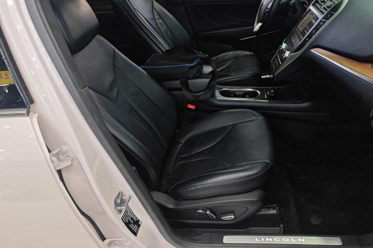 Used Lincoln MKC 2018 2.0T Two-Wheel Drive Luxury Edition Right Front Seat
