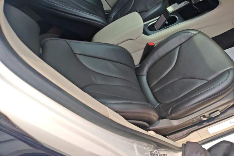 Used Lincoln MKC 2018 2.0T Two-Wheel Drive Luxury Edition Right Front Seat
