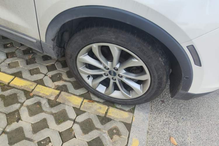Used Lincoln MKC 2018 2.0T Four-Wheel Drive Zunya Edition Right Front Wheel Hub