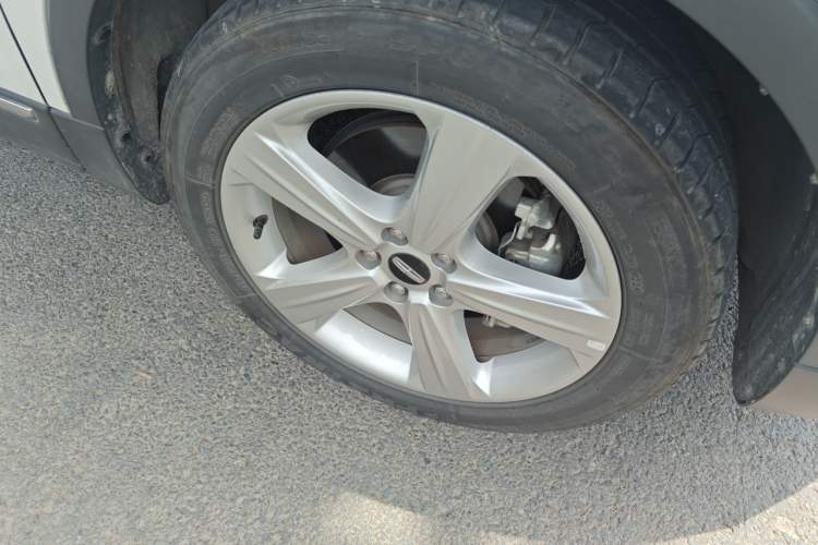 Used Lincoln MKC 2018 2.0T Two-Wheel Drive Zunyue Edition Right Front Wheel Hub