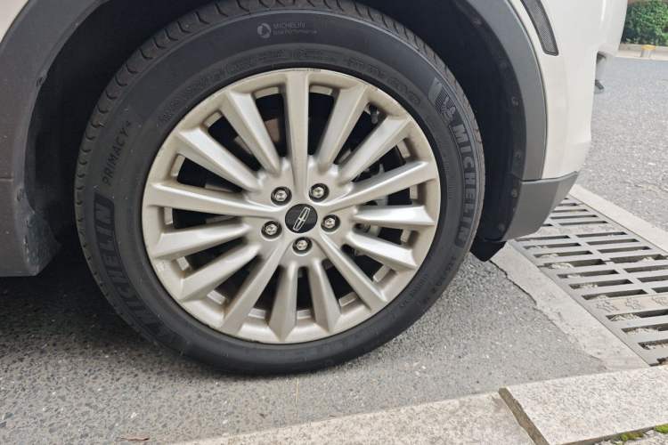 Used Lincoln MKC 2018 2.0T Two-Wheel Drive Deluxe Edition Right Front Wheel Hub