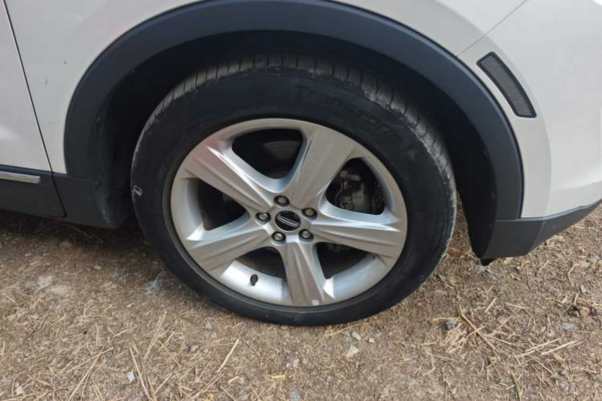 Used Lincoln MKC 2018 2.0T Two-Wheel Drive Deluxe Edition Right Front Wheel Hub