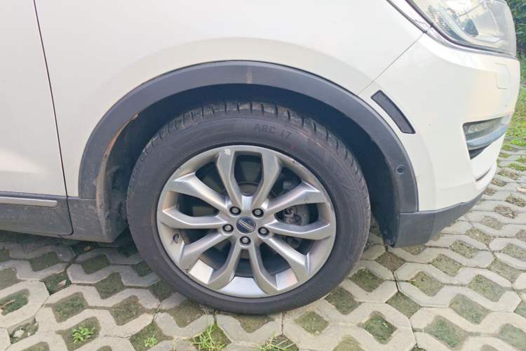 Used Lincoln MKC 2018 2.0T Four-Wheel Drive Zunya Edition Right Front Wheel Hub