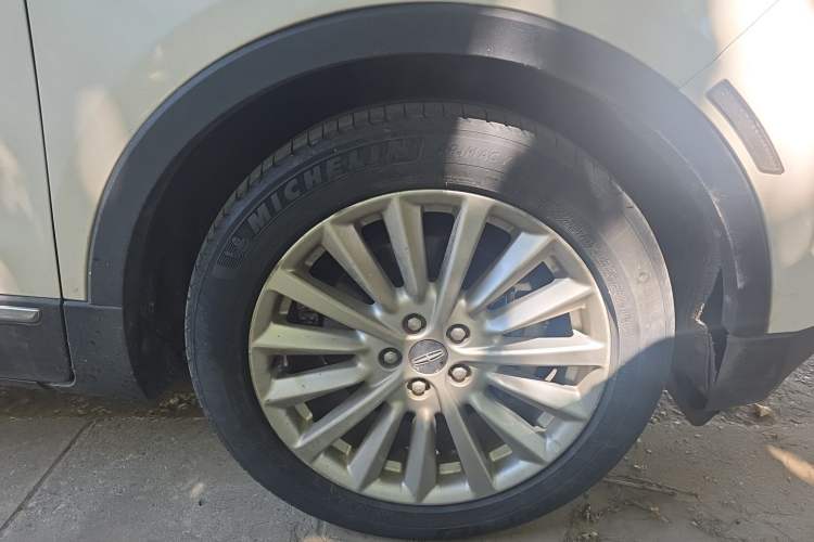 Used Lincoln MKC 2018 2.0T Two-Wheel Drive Deluxe Edition Right Front Wheel Hub