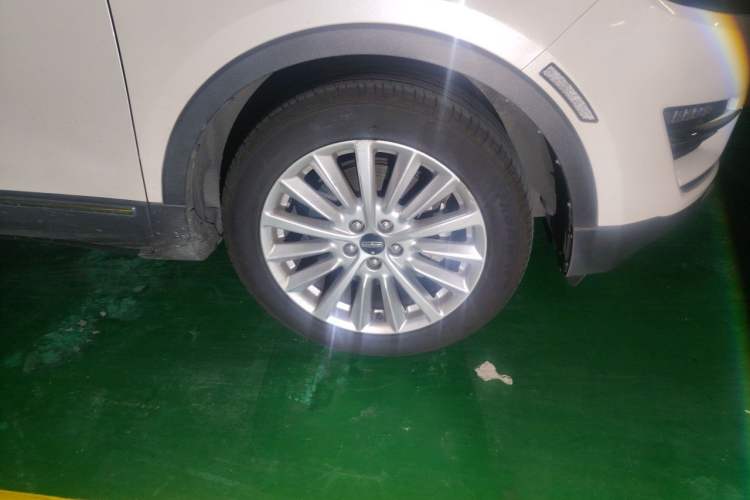 Used Lincoln MKC 2018 2.0T Two-Wheel Drive Deluxe Edition Right Front Wheel Hub