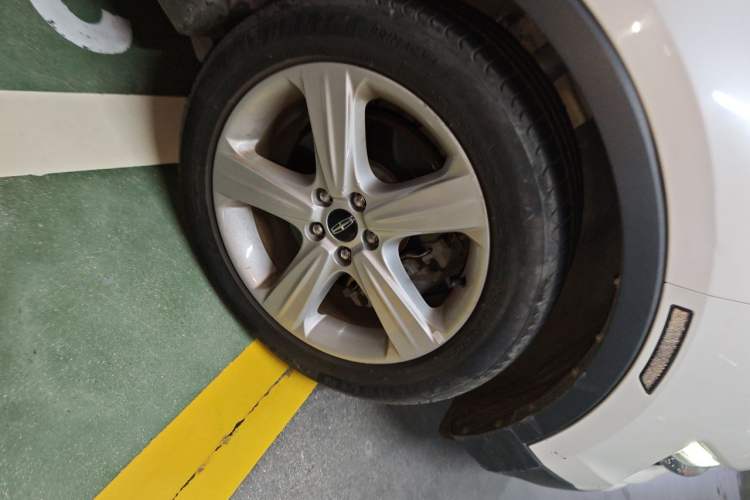 Used Lincoln MKC 2018 2.0T Two-Wheel Drive Deluxe Edition Right Front Wheel Hub