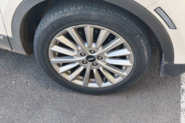 Used Lincoln MKC 2018 2.0T Two-Wheel Drive Deluxe Edition Right Front Wheel Hub