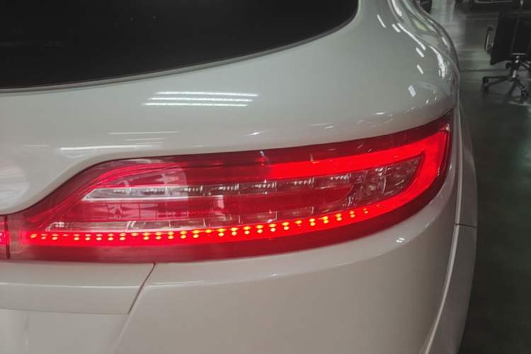 Used Lincoln MKC 2018 2.0T Four-Wheel Drive Zunya Edition Right Rear Taillight