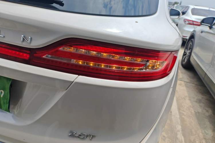 Used Lincoln MKC 2018 2.0T Two-Wheel Drive Luxury Edition Right Rear Taillight